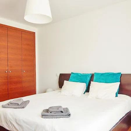Deluxe 3 Bedroom Apartment - Beach&Pool